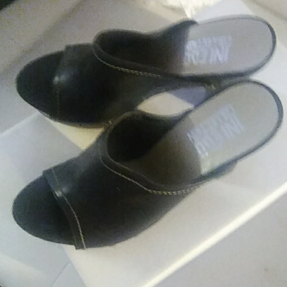 Shoes - Picture 3 of 3